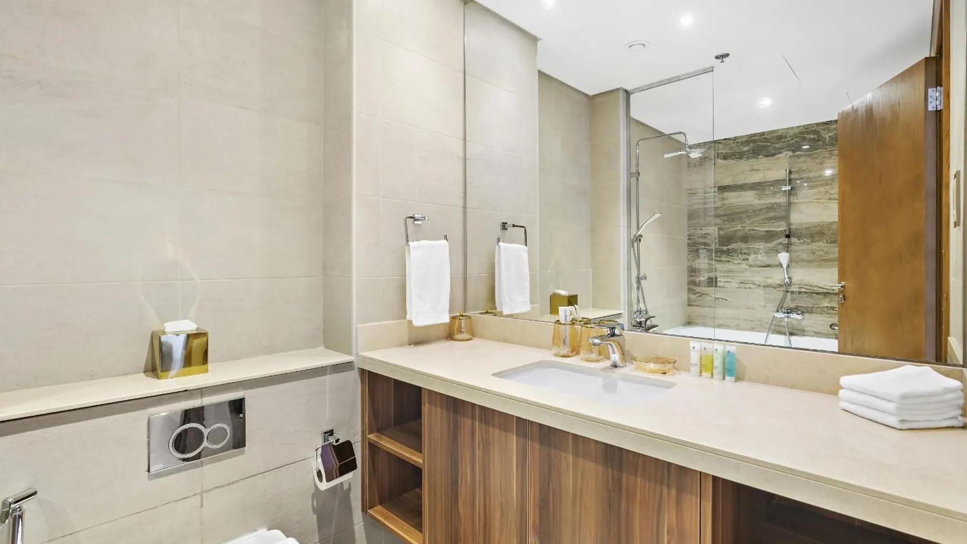 Vayk - Stunning 2-Bedroom Apartment With Sea View & Beach Access Dubai