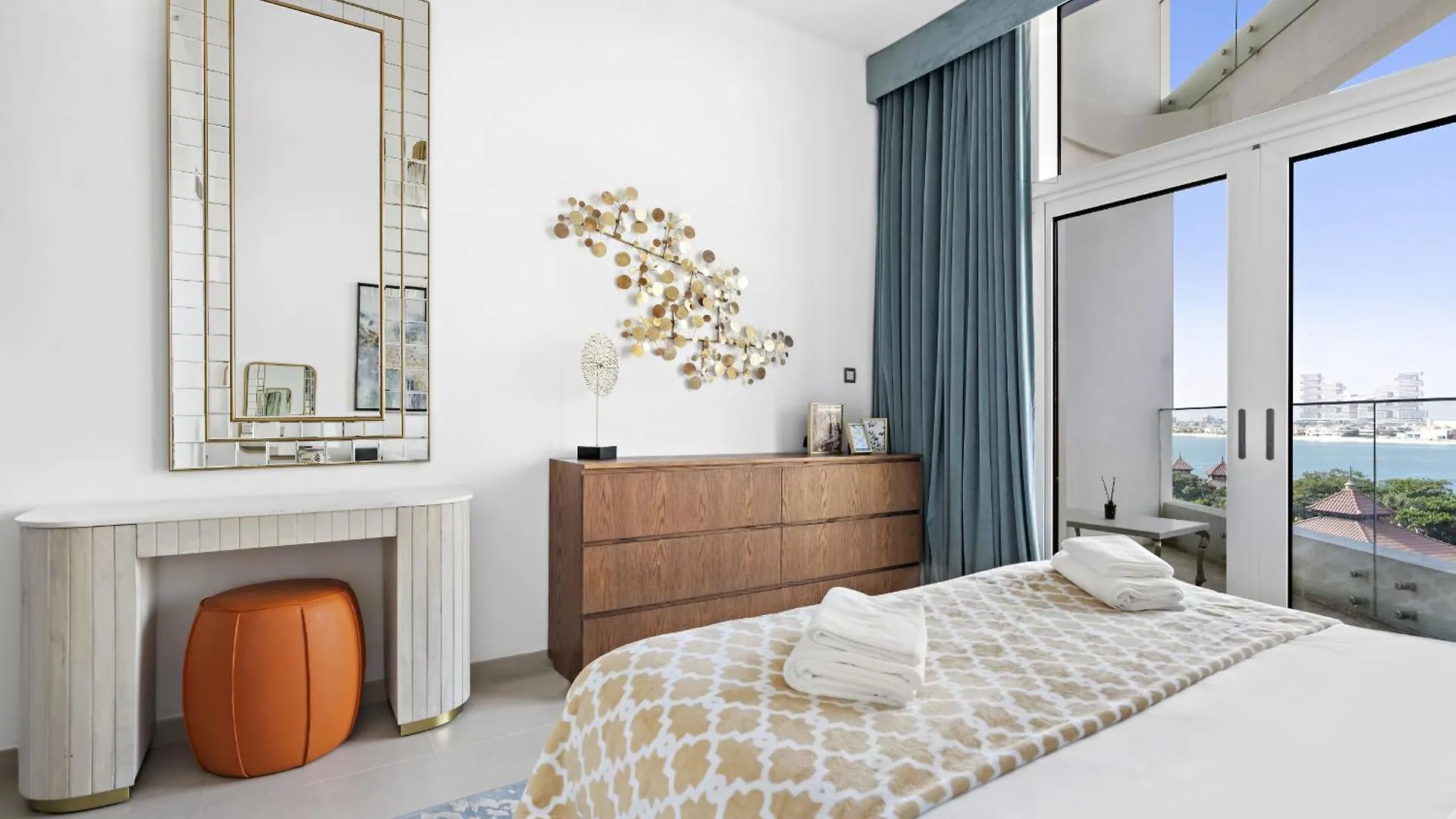 Vayk - Stunning 2-Bedroom Apartment With Sea View & Beach Access Dubai