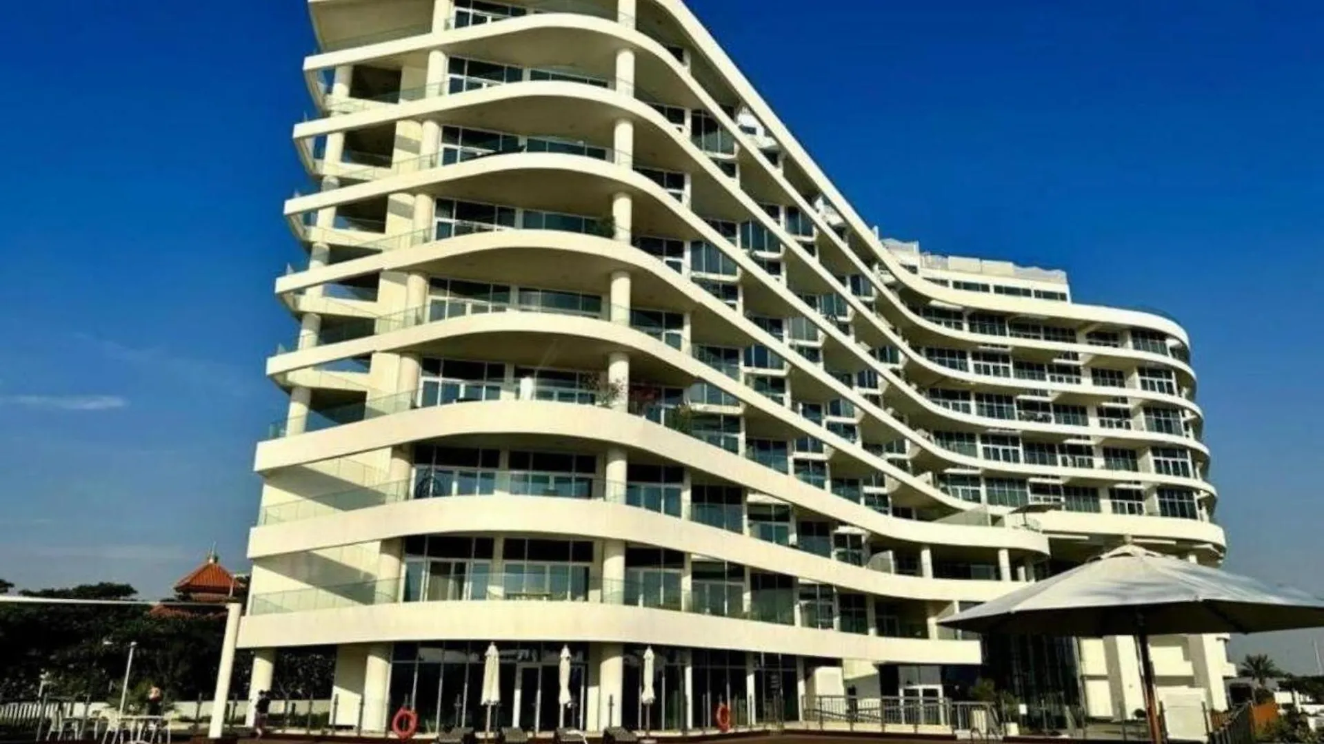 Vayk - Stunning 2-Bedroom Apartment With Sea View & Beach Access Dubai